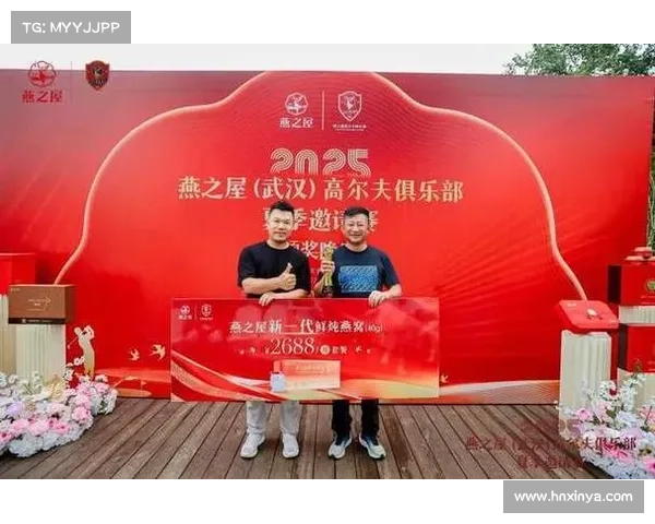 高尔夫赛场激战正酣 球员奋力拼搏争夺冠军荣耀